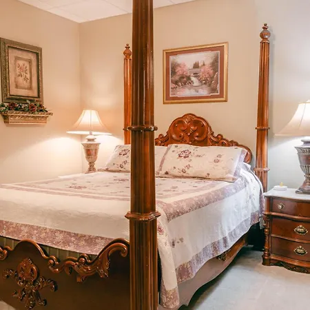 The Wolf Manor Bed & Breakfast Ellinwood Exterior photo