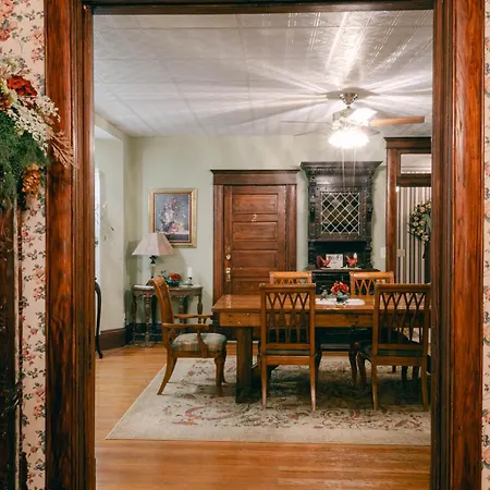 The Wolf Manor Bed & Breakfast Ellinwood Exterior photo