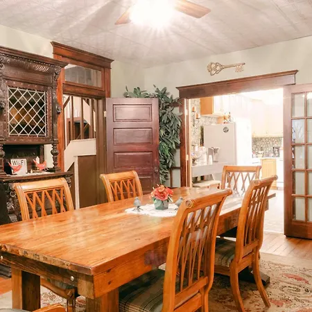 The Wolf Manor Bed & Breakfast Ellinwood Exterior photo
