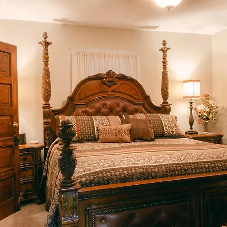 The Wolf Manor Bed & Breakfast Ellinwood Exterior photo